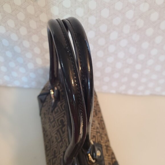 Liz Claiborne Set - Barrel Bag and Wallet - Brown and Cream Logo - Picture 10 of 14